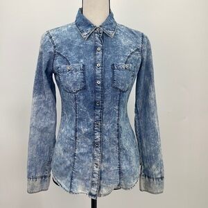 UEC Guess silver button acid wash blue chambray shirt size XS